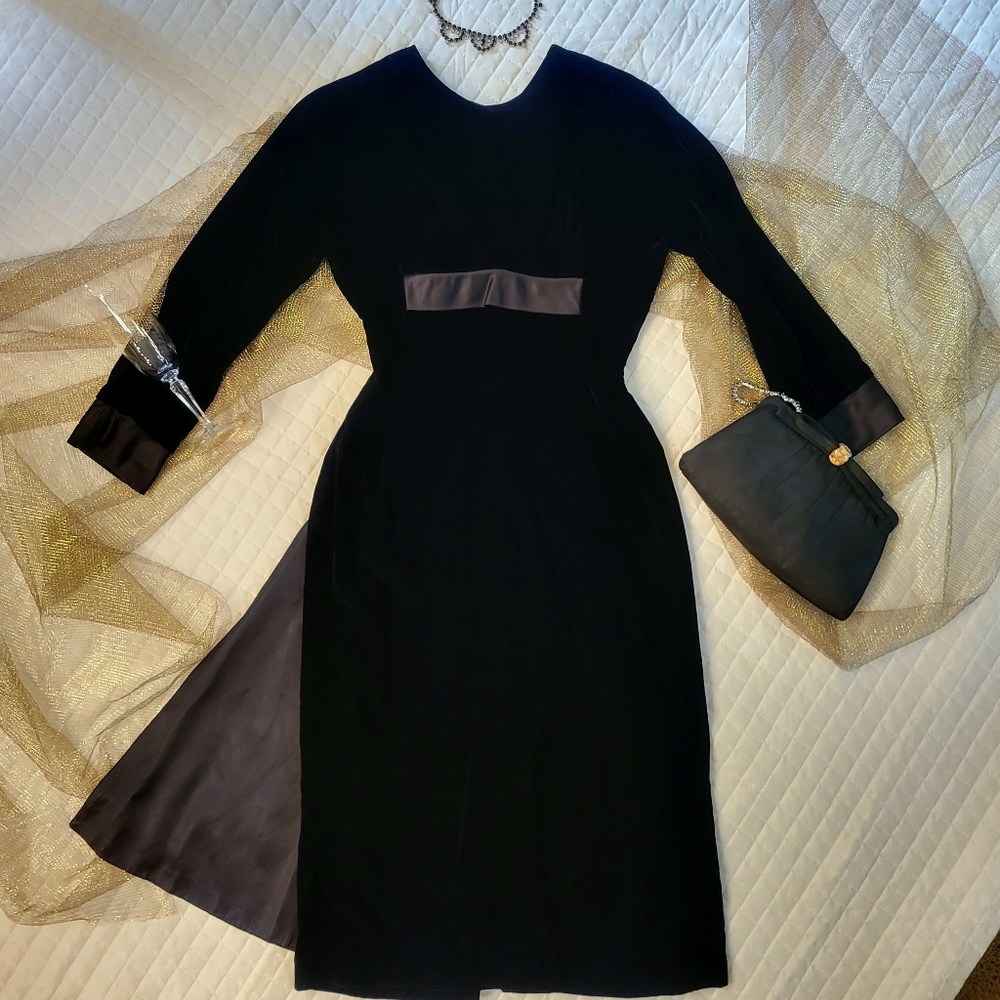 🖤 VTG Black Silk Velvet LBD with Satin Watteau Flounce Sz XS/S
